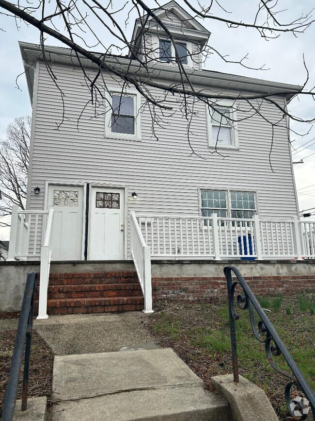 Building Photo - 35 3rd Ave