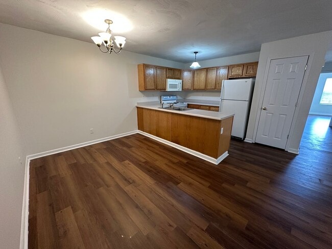 Building Photo - 1651 W Kole Dr