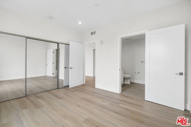 Building Photo - 11042 La Maida St