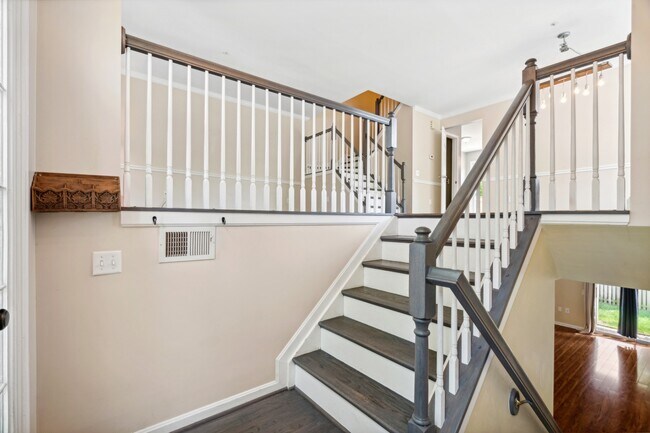 Building Photo - 6237 Cliffside Terrace