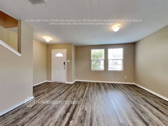 Building Photo - 805 Honey Hollow Dr