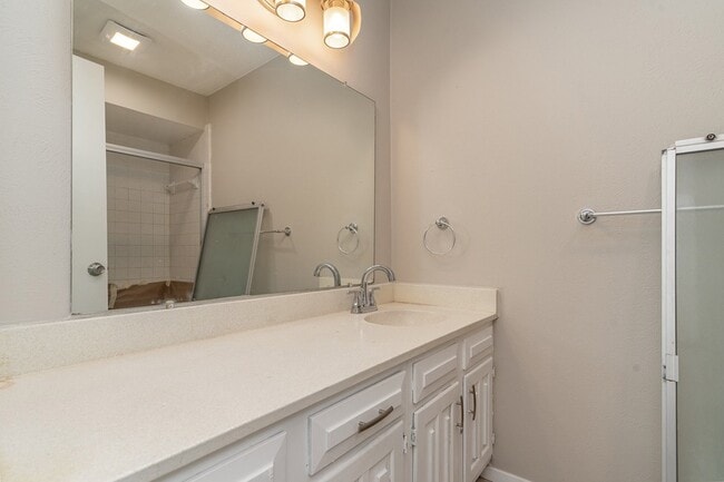 Building Photo - 2311 Lawnmeadow Dr