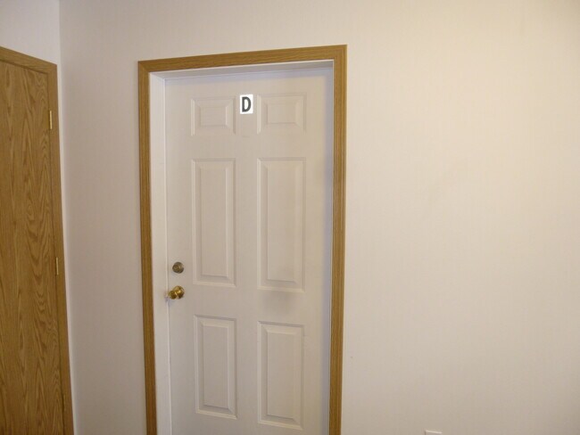 Building Photo - Cute 2 bedroom, two bath condo in Columbia Falls