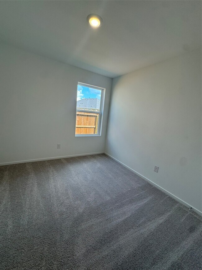 Building Photo - 3080 Fantasy Ter Dr