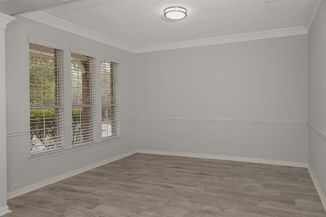 Building Photo - 83 E French Oaks Cir