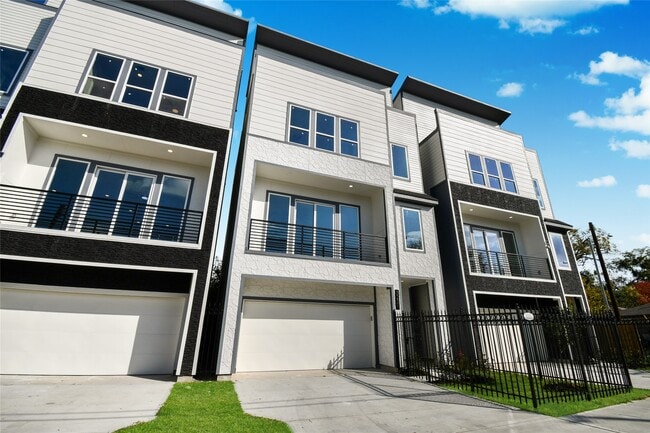 Building Photo - 3231 Tuam St