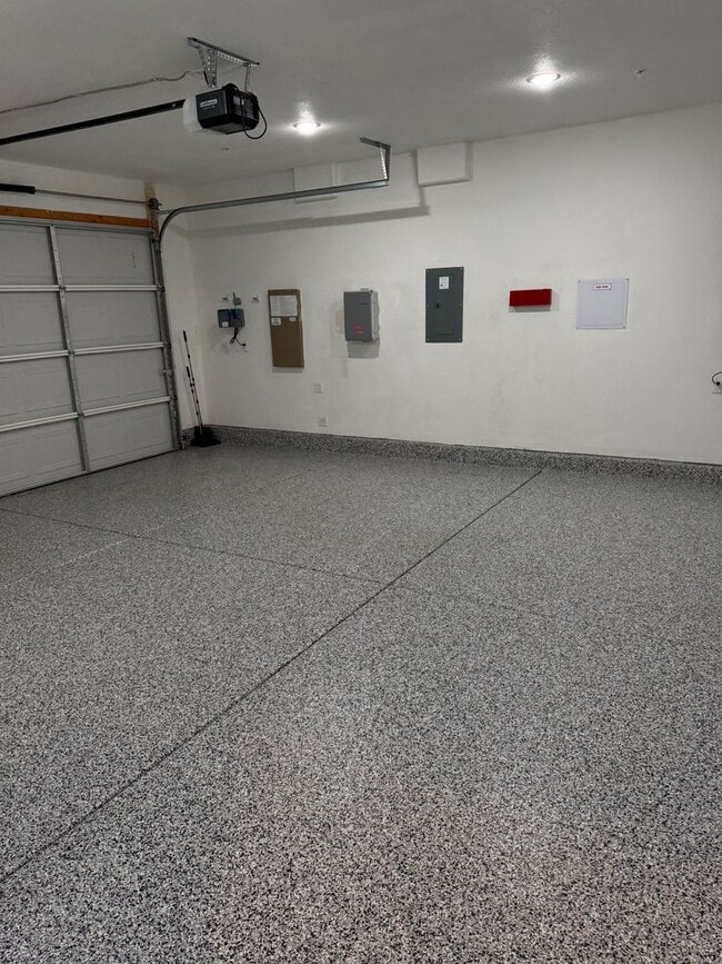 Building Photo - Beautiful home in Northlake!