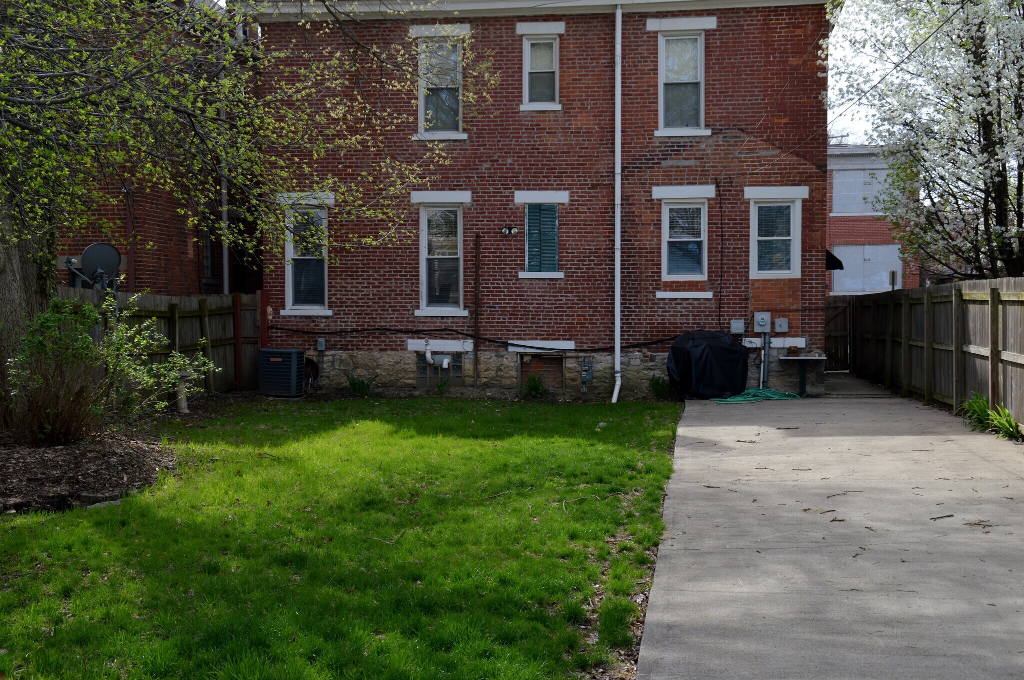 Building Photo - 32 Wilson Ave