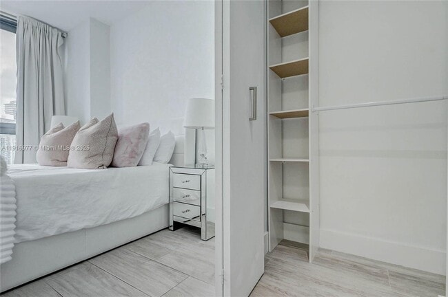 Building Photo - 121 NE 34th St