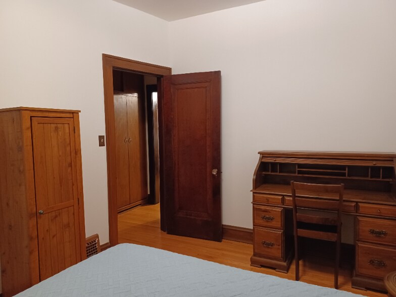 Building Photo - 4919 E 107th St