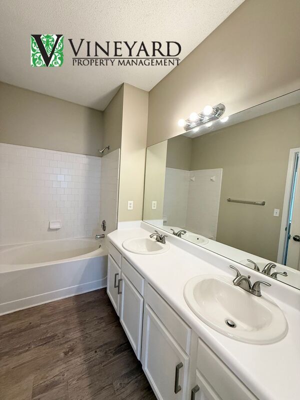 Building Photo - 1609 Heyford Cir NW