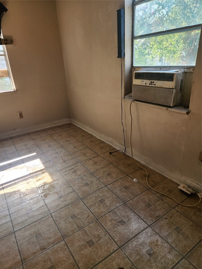 Building Photo - 6717 Avenue H