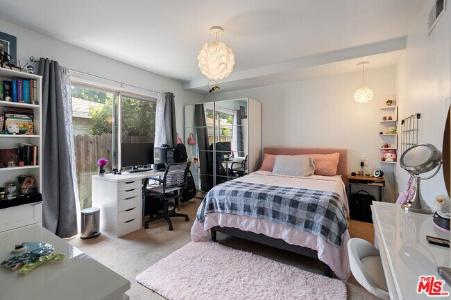 Building Photo - 12237 Hesby St