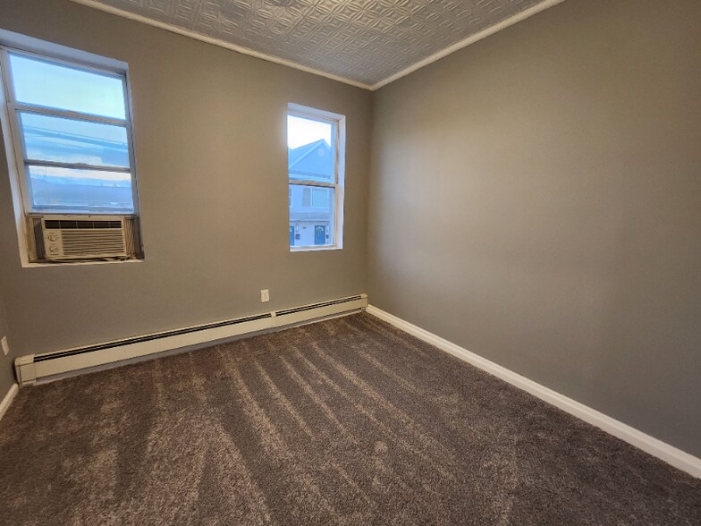 Building Photo - 32 Charles St