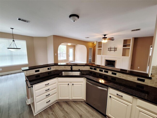 Building Photo - 2122 Wheaton Trail