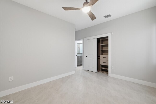 Building Photo - 5069 Penella Ave