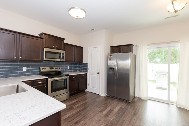 Building Photo - Ready to live close to the beach?