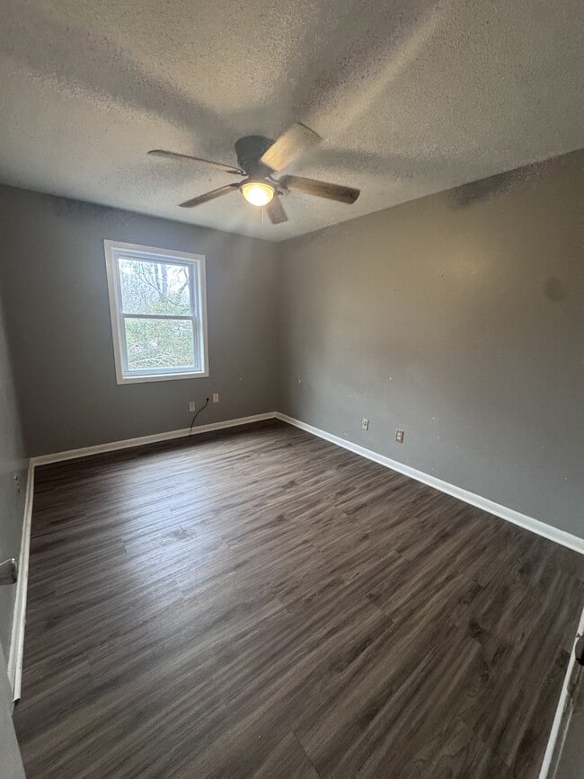 Building Photo - 465 N Broadway St