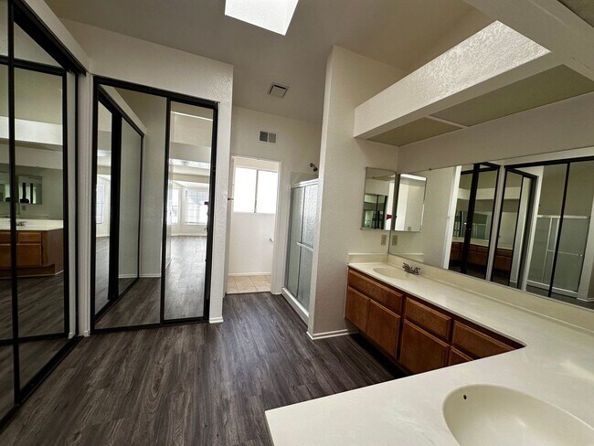 Building Photo - 3bd/2ba House - Bay Ave. (Moreno Valley)