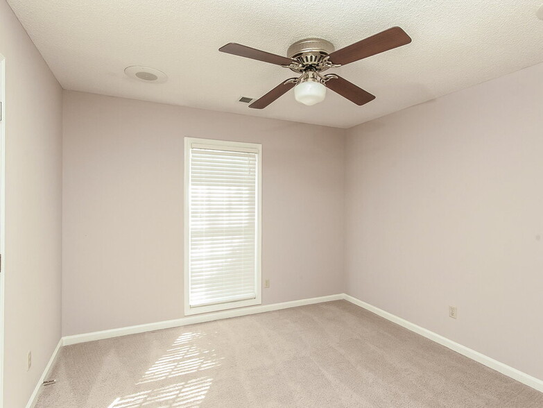 Building Photo - 2717 Twisted Oak Cove N