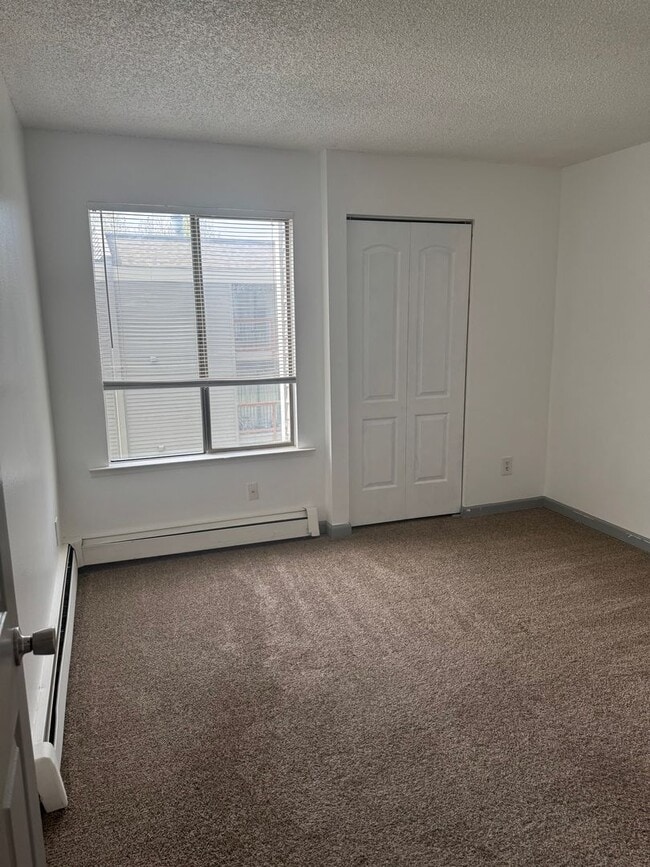 Building Photo - Spacious condo unit in East Anchorage