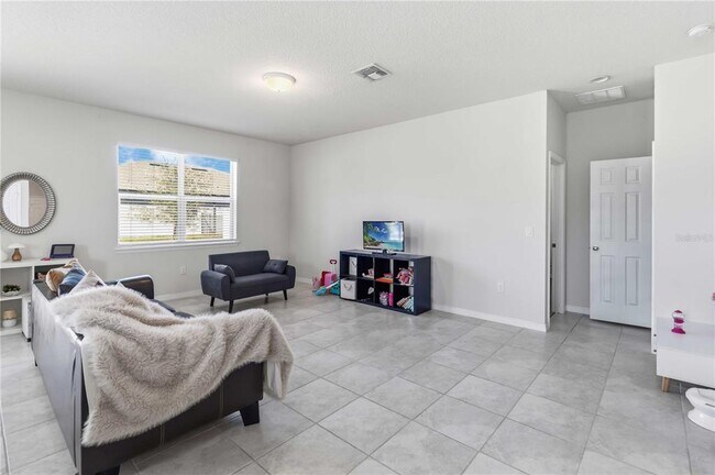 Building Photo - 17241 Goldcrest Loop