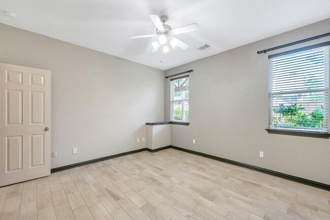 Building Photo - 18 N Star Ridge Cir