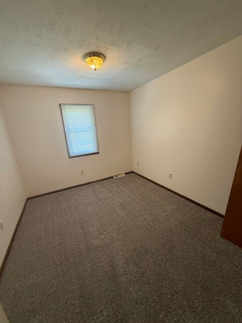 Building Photo - 520 W Smith Rd