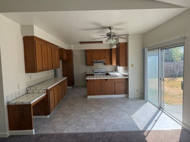 Building Photo - Browns Valley 3 Bedroom 2.5 Bath 2 Story w...