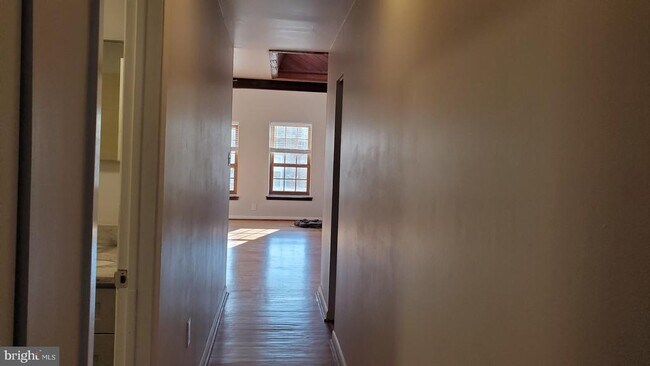 Building Photo - 315 Monroe St