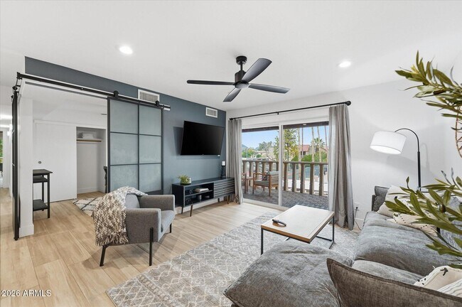 Building Photo - 8649 E Royal Palm Rd