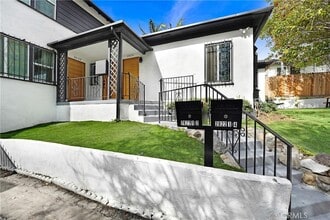 Building Photo - 2822 1/2 Waverly Drive Unit