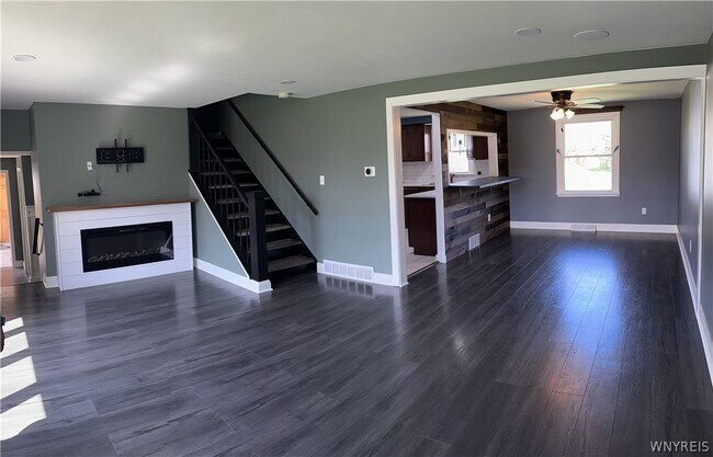 Building Photo - 221 Marrano Dr