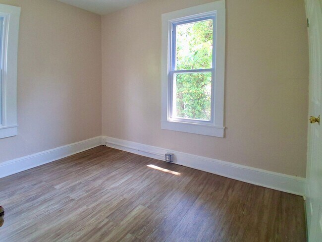 Building Photo - Spacious 4 Bedroom Home FOR RENT in Bridgeton NJ $2150