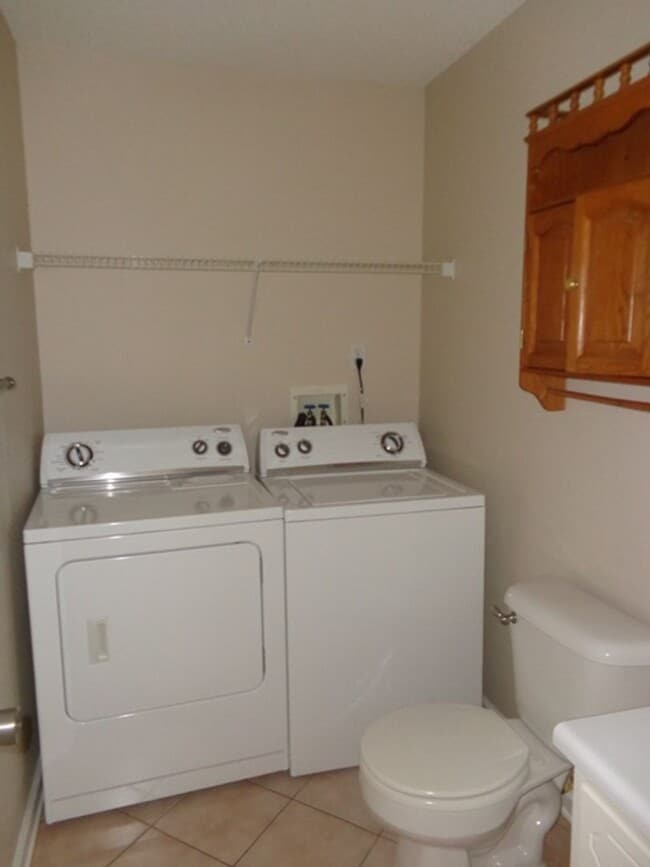 Building Photo - 137 Commons Dr