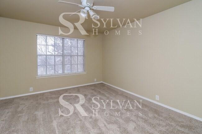 Building Photo - Gorgeous 4 bedroom brick colonial!