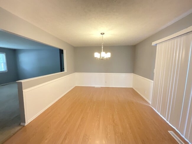 Building Photo - LEASING