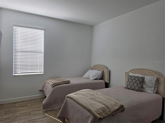 Building Photo - 18334 Ridgeline Dr