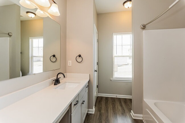 Building Photo - 136 Camellia Way