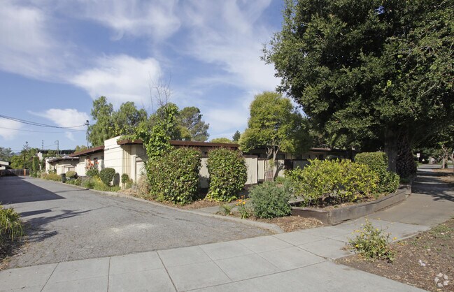 Primary Photo - 1101-1105 Woodside Rd