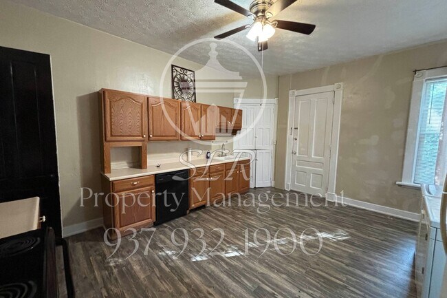 Building Photo - 227 James St