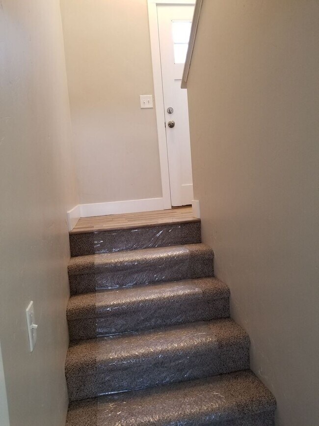 Building Photo - Spacious 5-Bedroom Magna Home with Deck and Ample Parking
