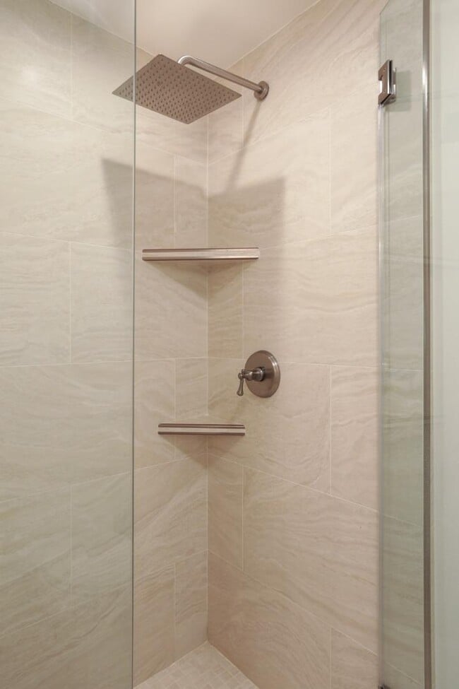 Building Photo - 226 W Edith Ave