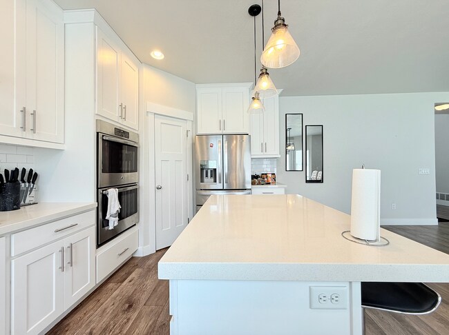 Building Photo - VERY Spacious house in Vineyard!