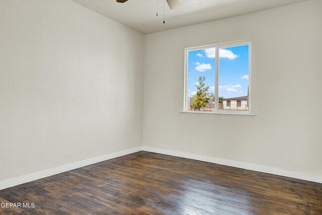 Building Photo - 536 Ben Swain Dr