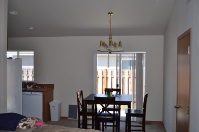 Building Photo - 608 East Remington Drive