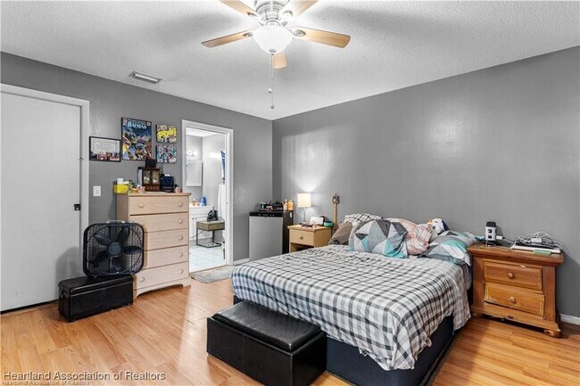 Building Photo - 4320 Thompson Ave