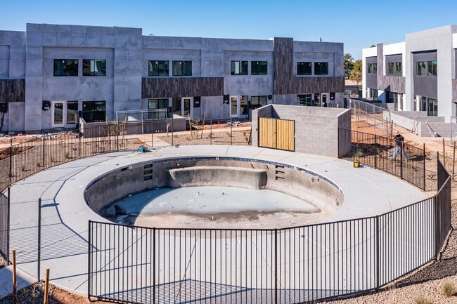 Building Photo - 432 S 32nd St