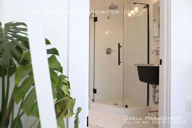 Building Photo - Beautiful Studio Apartment with Kitchenette