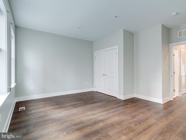 Building Photo - 1118 Dunton St